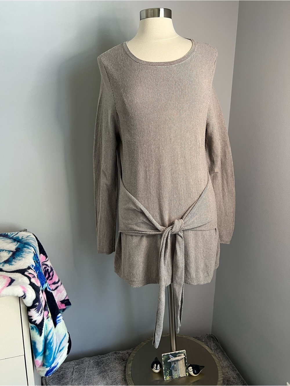 J. Jill purejill Size L Gray Pinstriped Long Sleeve Attached Tie-Front Tunic Top